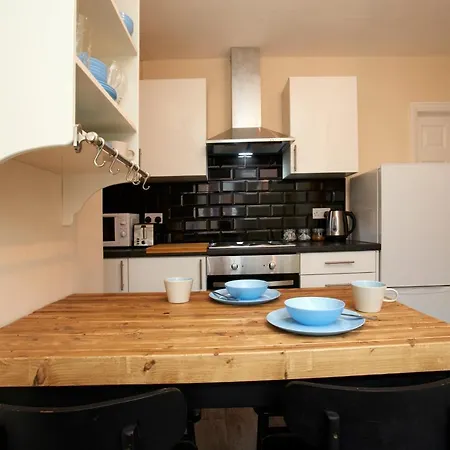 Stylish Twist Townhouse * Leeds (West Yorkshire)