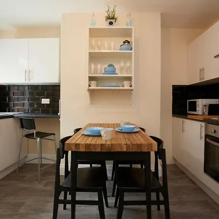 Дом отдыха Stylish Twist Townhouse
