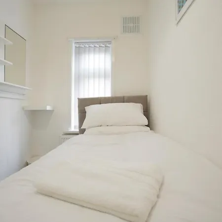 Дом отдыха Stylish Twist Townhouse *