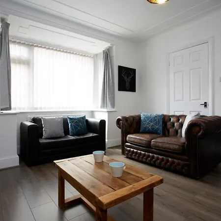 Stylish Twist Townhouse Лидс